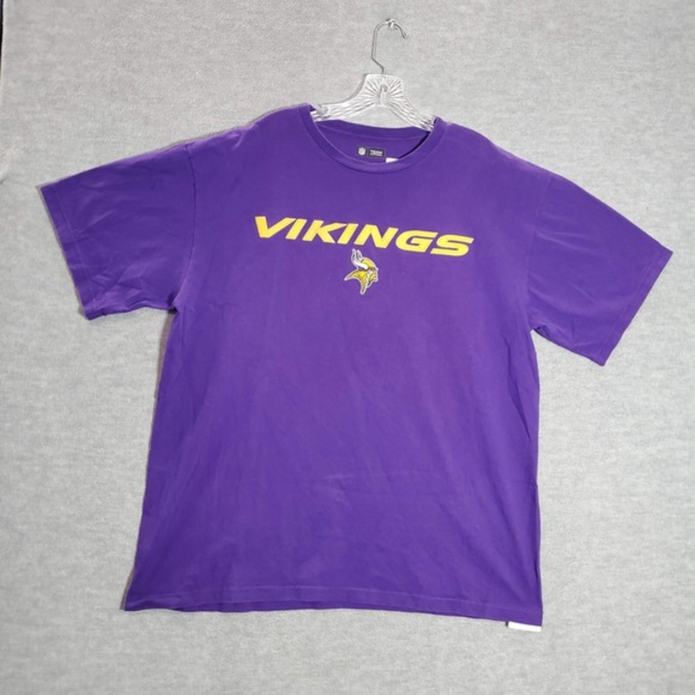 Minnesota Vikings Men Shirt XL Purple Logo Embroidered Short Sleeve Crew Neck